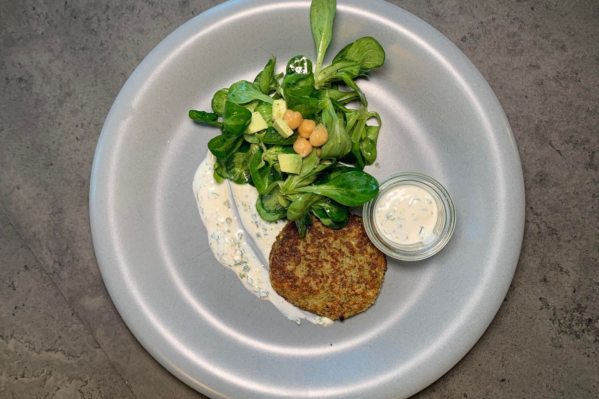 Mood Food: Parmesan-Brokkolibratling mit Salat