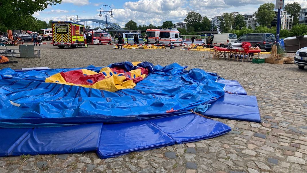 Neun Menschen wurden bei einem Hüpfburg-Unfall am Sonntag (5. Mai) leicht verletzt.&nbsp;