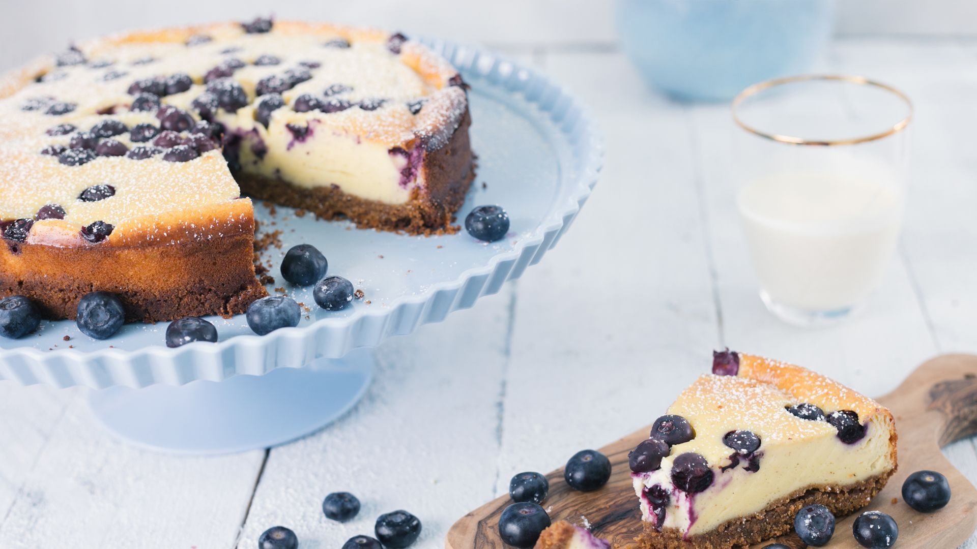 Käsekuchen mit Blaubeeren: Rezept aus Enie backt