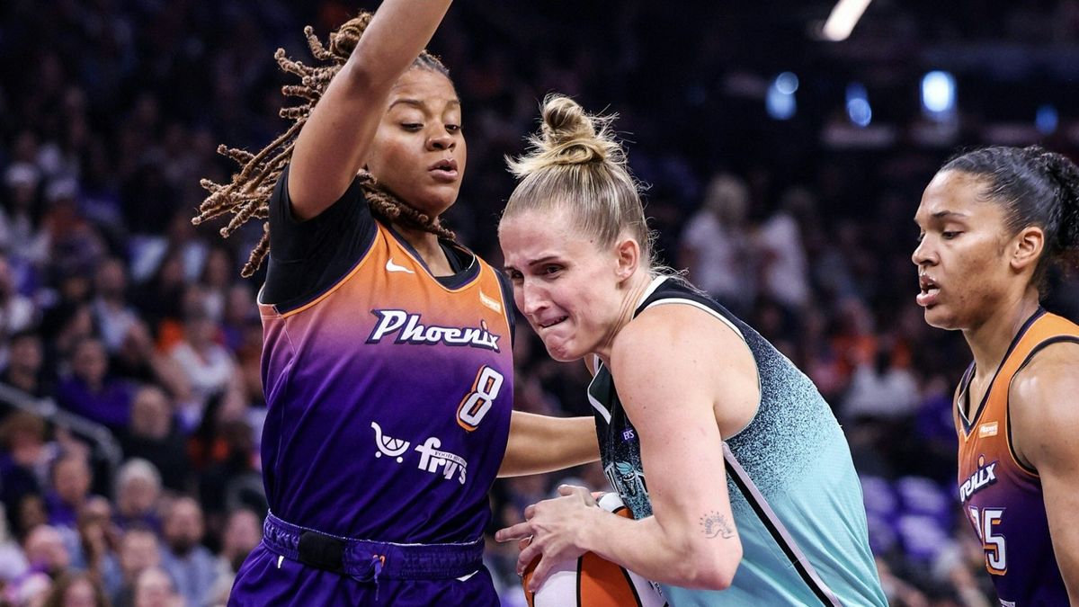 Leonie Fiebich im Duell mit Monique Akoa Makani