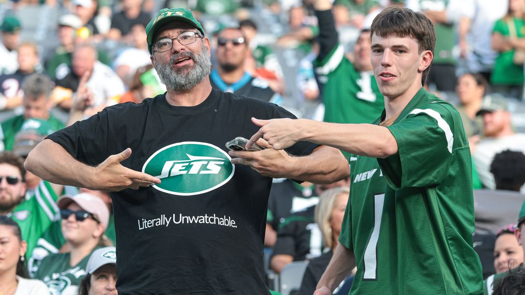 NFL, American Football Herren, USA Carolina Panthers at New York Jets Oct 19, 2025 East Rutherford, New Jersey, USA New York Jets fans react during the fourth quarter of the NFL game between the Jets and the Carolina Panthers at MetLife Stadium. East Rutherford MetLife Stadium New Jersey USA, EDITORIAL USE ONLY PUBLICATIONxINxGERxSUIxAUTxONLY Copyright: xVincentxCarchiettax 20251019_vtc_cb6_16318