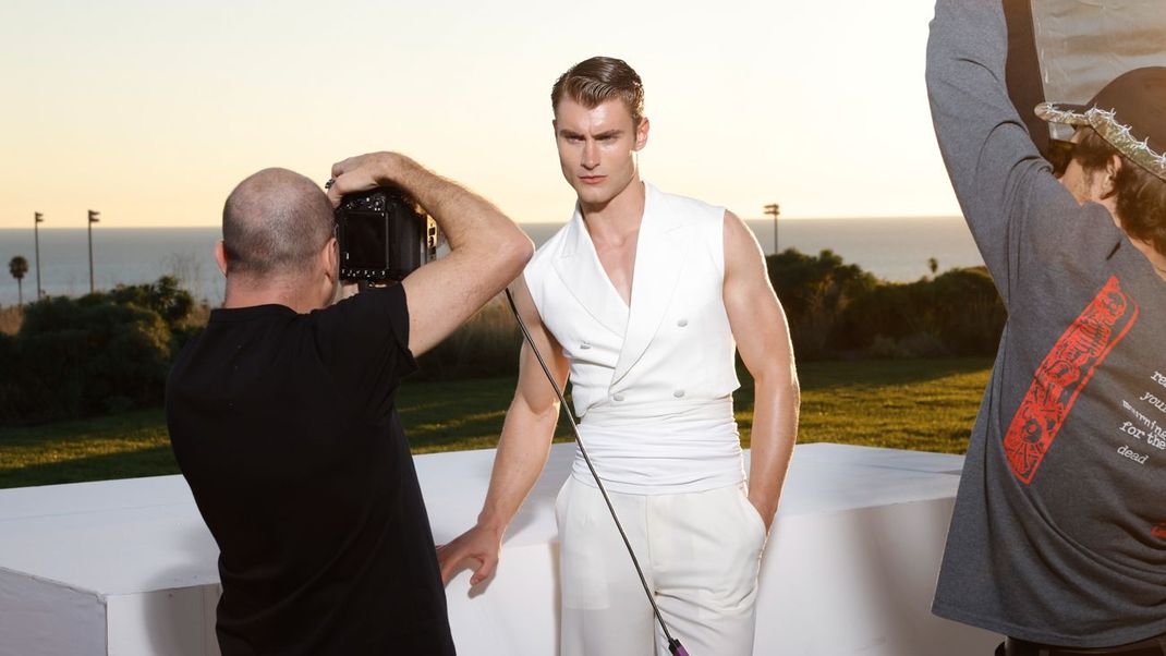 Linus beim "Harper's Bazaar"-Cover-Shooting in Woche 16.