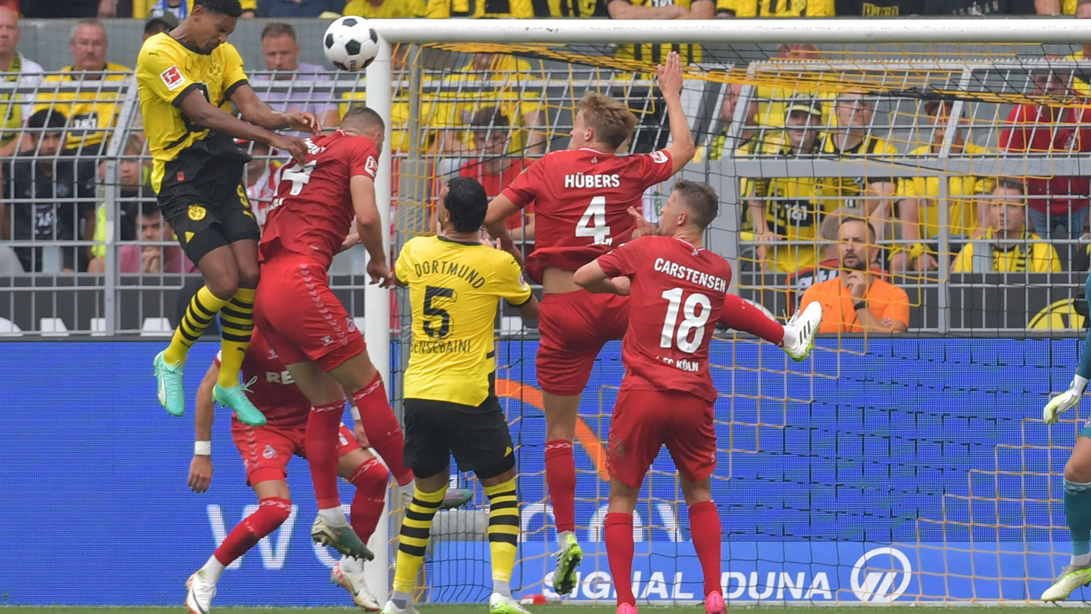 <strong>Sebastien Haller (BVB)</strong><br>Kommt überhaupt nicht zum Zug, was aber daran liegt, dass er nicht mit Flanken gefüttert wird. Wirft sich in die Zweikämpfe und läuft viel. Steht aber bei den wenigen gelungenen Flanken nicht da, wo ein Neuner stehen müsste. Wird in der 59. Minute durch Moukoko ersetzt. <strong>ran-Note: 4</strong>