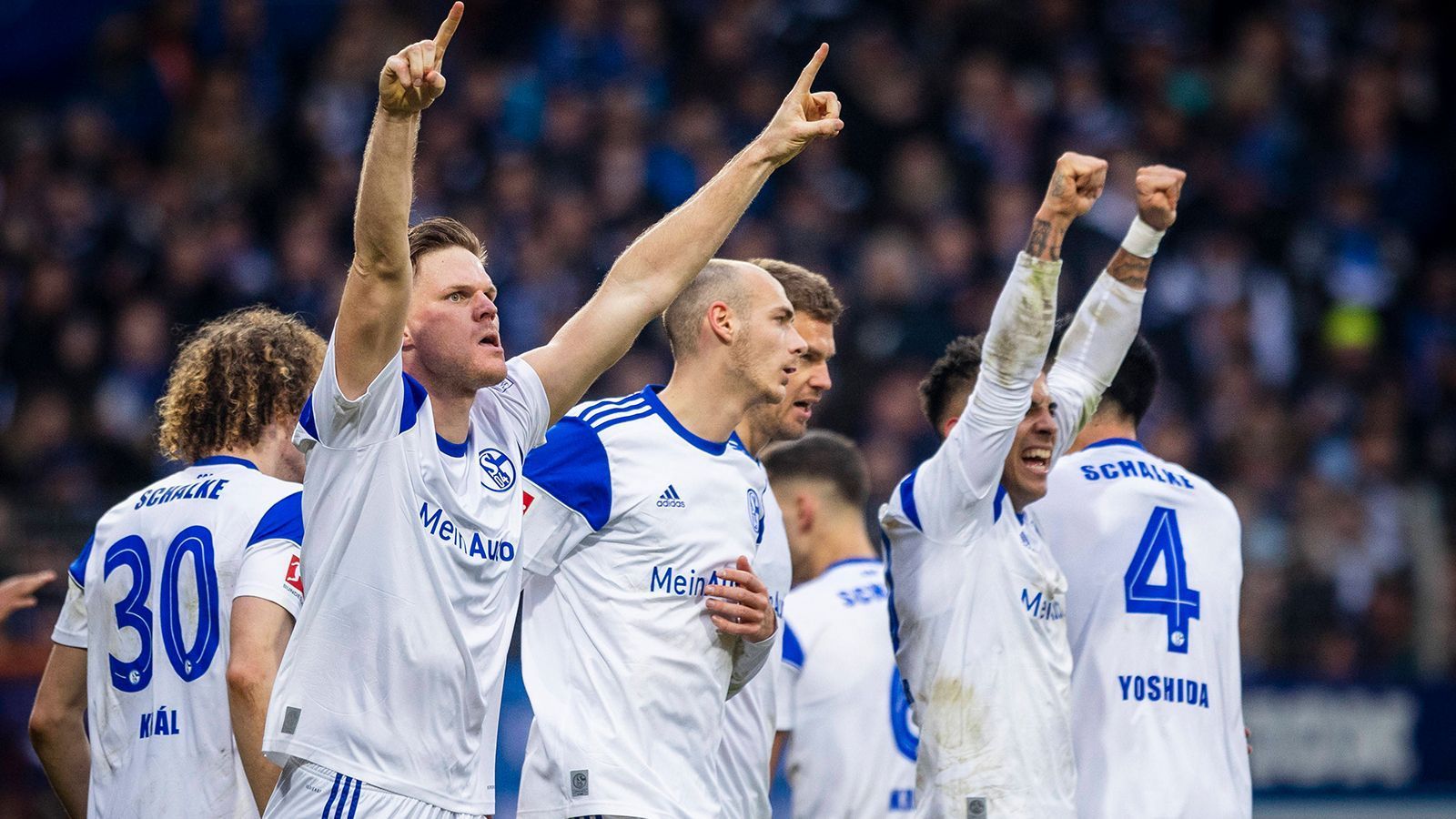 
                <strong>Gewinner: FC Schalke 04</strong><br>
                Der FC Schalke 04 gehört nach dem Sieg im Abstiegskracher gegen den VfL Bochum eindeutig zu den Gewinnern des Wochenendes. Rote Laterne abgegeben und die Auswärts-Sieglosserie nach 38 Spielen gestoppt – bei den "Blau-Weißen" läuft es momentan wie aus einem Guss. In diesem Jahr konnte Schalke noch keiner schlagen - der Rückstand zu den direkten Nichtabstiegsplätzen wurde in Windeseile aufgeholt.
              