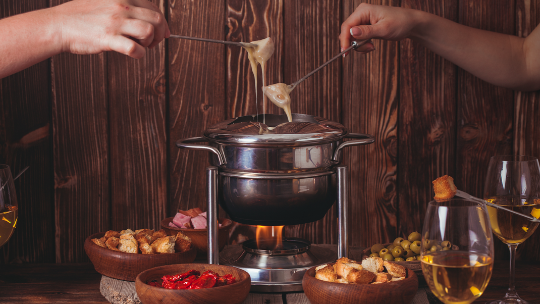 Alle auf einen Topf! Fondue-Ideen für Weihnachten, Silvester und gesellige Abende.