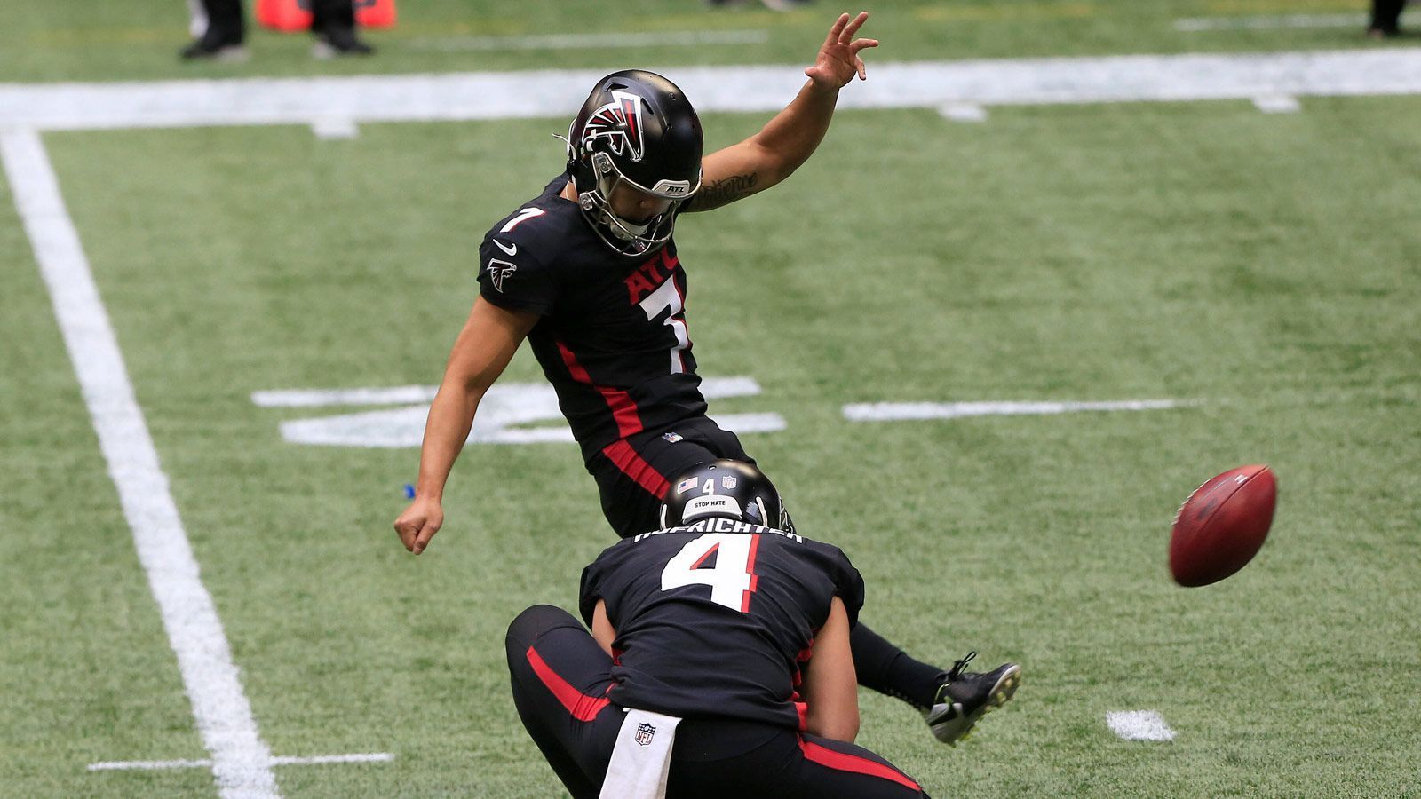 
                <strong>Kicker/Punter</strong><br>
                2022: 5,2 Millionen US-Dollar - 2021: 4,7 Millionen US-Dollar - (Im Bild: Younghoe Koo von den Atlanta Falcons)
              