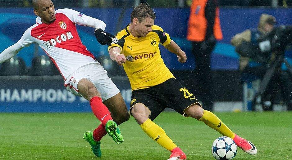 
                <strong>Lukasz Piszczek</strong><br>
                Nicht über die rechte Seite, sondern Teil der defensiven Dreierkette. Mit einem Traumpass auf Aubameyang in der elften Minute. In der Rückwärtsbewegung mit einigen Schwierigkeiten gegen den schnellen Lemar. Als er in der zweiten Halbzeit als Rechtsverteidiger hinter Pulisic spielt, läuft es besser beim Polen, die Seite ist nach hinten geschlossen und nach vorne rollt ein Angriff nach dem nächsten. Dann macht Piszczek aber den entscheidenden Fehler vor dem 1:3: Sein Querpass auf Sokratis gerät zu kurz, Mbappe sagt Danke.
              