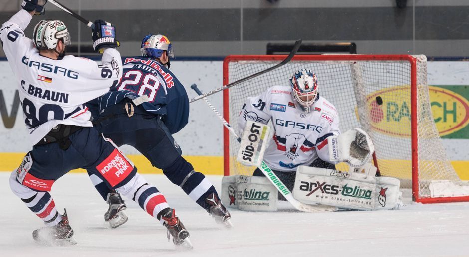 
                <strong>Direkte Duelle</strong><br>
                In der Vorsaison entschied München den bis dato einzigen Playoff-Vergleich der beiden Teams mit 4:1 für sich, nachdem die Red Bulls bereits in der Hauptrunde alle vier Spiele gewonnen hatten. Die Eisbären gingen also in den vergangenen 13 Spielen 10 Mal als Verlierer vom Eis. Punkt München - 6:2.
              