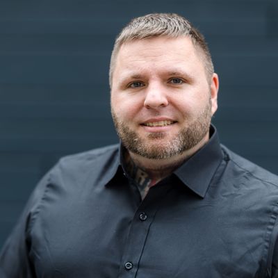 Frenck wurde bundesweit bekannt, weil er eine Reihe großer Neonazi-Konzerte organisiert hatte.