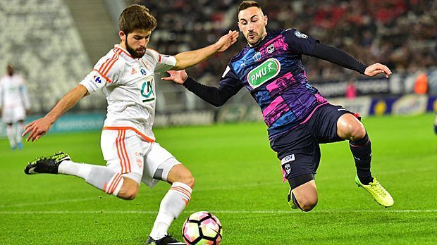 
                <strong>Diego Contento (Girondins de Bordeaux, 27 Jahre)</strong><br>
                Diego Contento hätte ursprünglich Bayerns Hoffnung auf der Position des Linksverteidigers werden sollen. Der 27-Jährige bestritt 69 Profispiele und war Stammkraft im Champions-League-Halbfinale 2010. Dennoch setzte sich der Deutsch-Italiener nie nachhaltig durch, weil ihm wenig später David Alaba den Rang ablief. 2014 ging Contento zu Girondins de Bordeaux und ist seither dort Stammspieler.
              