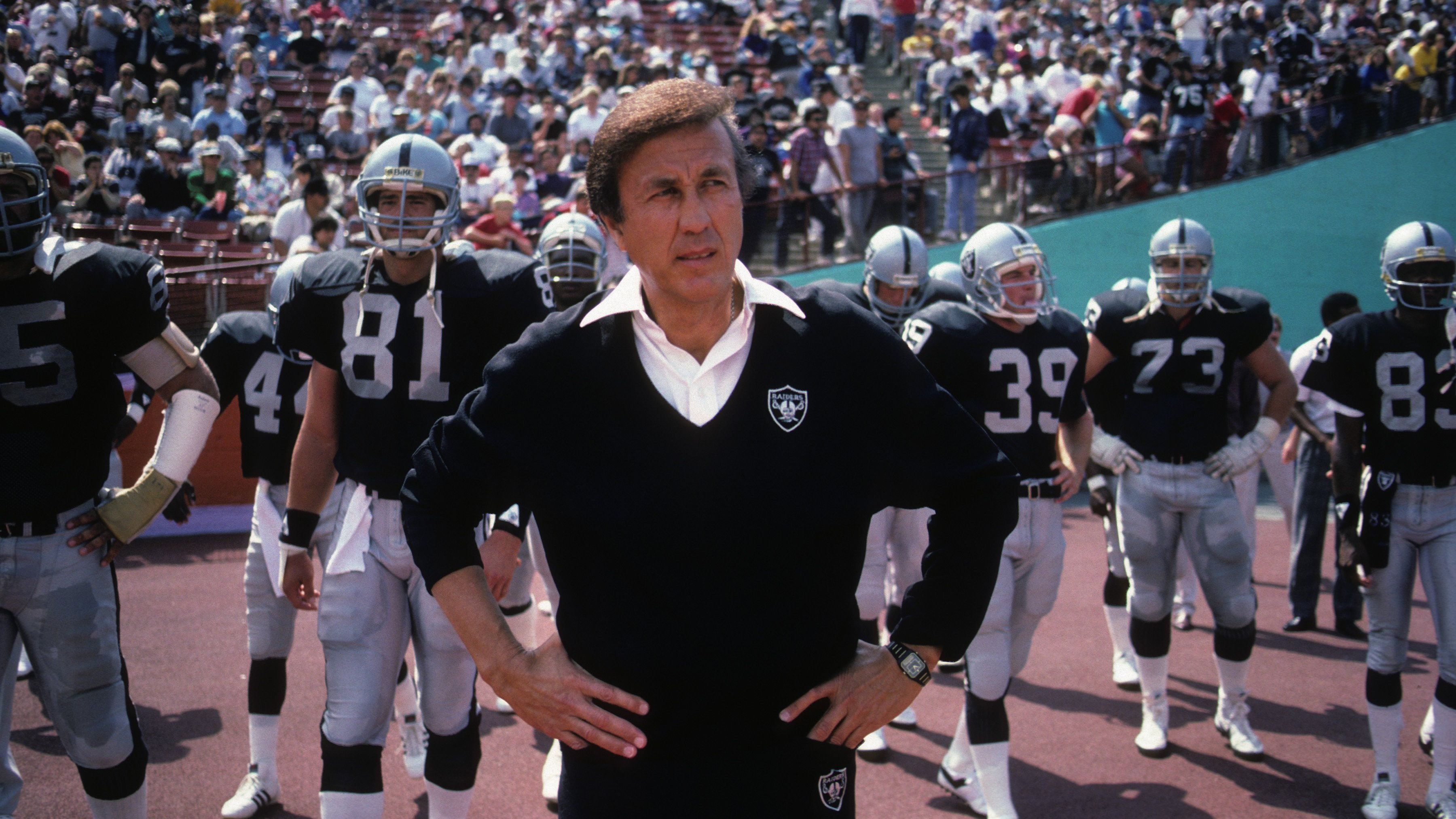 <strong>Tom Flores</strong><br>Er war neun Jahre lang Raiders-Coach und gewann zwei Super Bowls. 1988 wurde er nach einem 5-10-Record entlassen. Es war erst seine zweite Losing Season. Seit Flores gewann die Franchise nie wieder den Super Bowl. Sowohl unter Jon Gruden als auch unter Josh McDaniels schlossen die Raiders nicht wieder zu den Contendern auf und liefen den eigenen Ansprüchen hinterher.