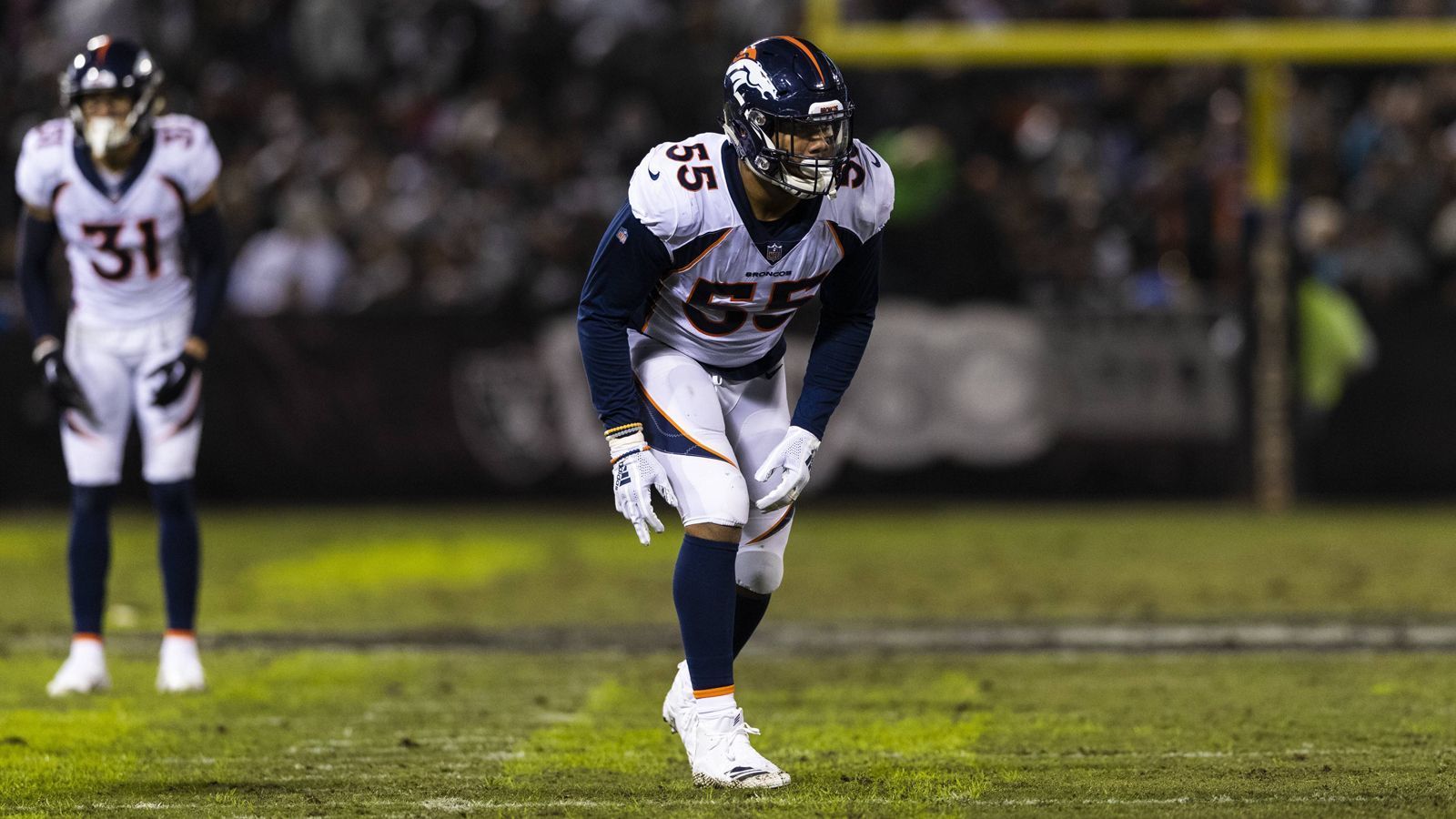 
                <strong>Pick 5: Bradley Chubb  (Linebacker, Denver Broncos)</strong><br>
                Der Linebacker war von Saisonbeginn an ein Eckpfeiler in der Defense der Broncos, kam auf 12,0 Sacks, zwei Forced Fumbles und insgesamt 60 Tackles. Gemeinsam mit Von Miller bildet er ein starkes Outside-Linebacker-Duo, ist bereits jetzt einer der besten Pass-Rusher der Liga. ran-Note: 1
              