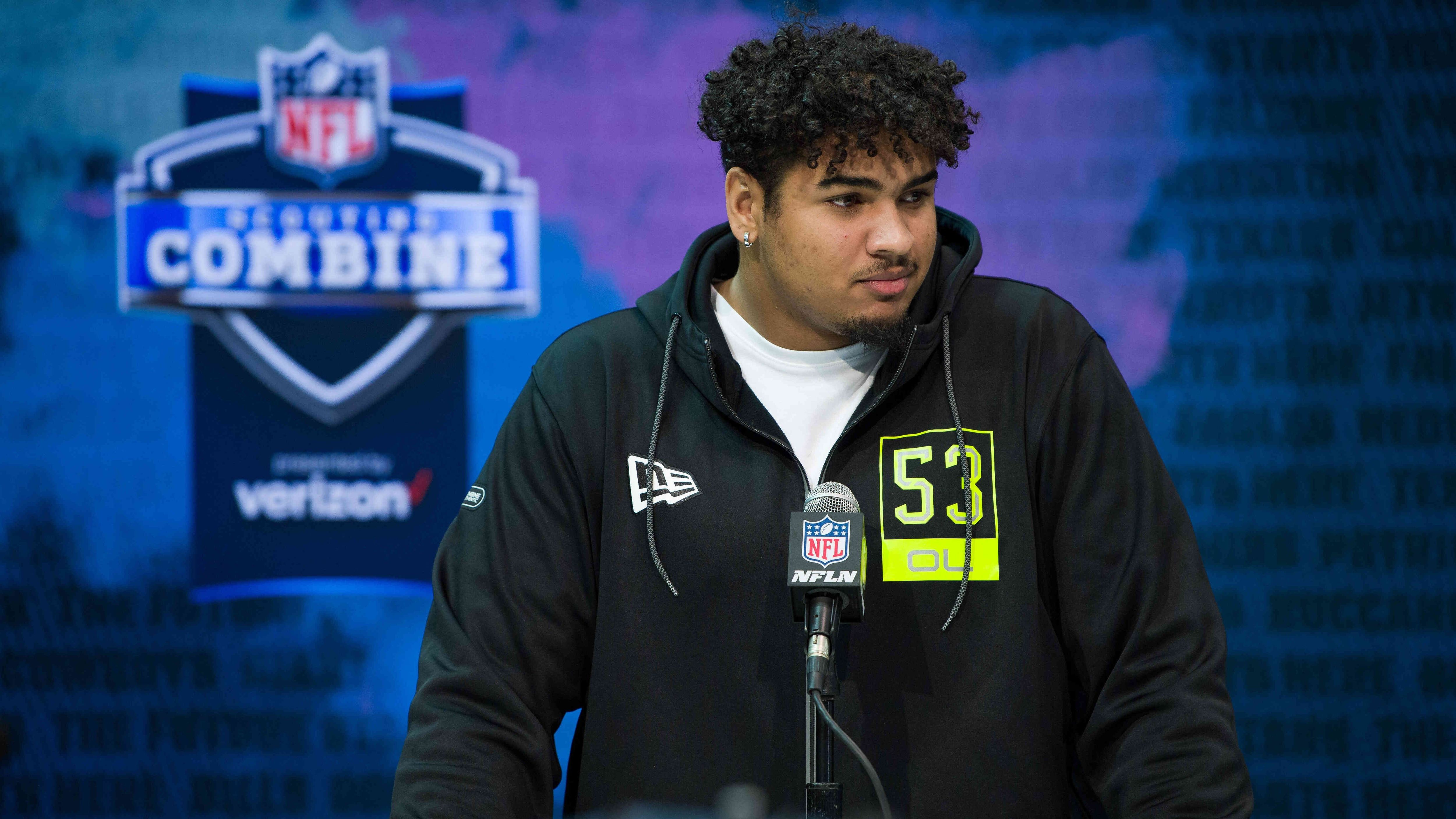 
                <strong>4. Pick - New York Giants: Tristan Wirfs (Iowa)</strong><br>
                Wirfs ist der kompletteste O-Liner des diesjährigen Draft. Die O-Line braucht dringend Verstärkung, um Daniel Jones zu beschützen und Löcher für Saquon Barkley aufzureißen.
              