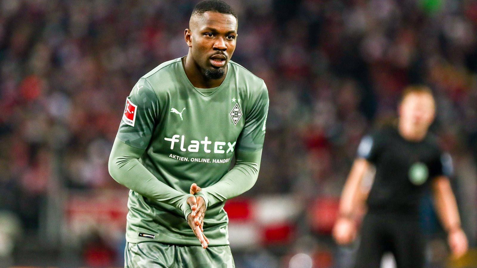 
                <strong>Marcus Thuram </strong><br>
                Schon im Sommer sollte Marcus Thuram den Verein verlassen. Inter Mailand wollte den Franzosen für rund 30 Millionen Euro verpflichten. Eine Knieverletzung machte den Wechsel jedoch zunichte. Trotzdem wird dem amtierenden italienischen Meister weiterhin Interesse nachgesagt. Durch die in den vergangenen Monaten eher schwachen Leistungen von Thuram dürfte auch der Preis deutlich gesunken sein. Die französische Zeitung "L'Équipe" will erfahren haben, dass die Gladbacher bereit wären, den 24-Jährigen für 15 Millionen Euro gehen zu lassen.
              