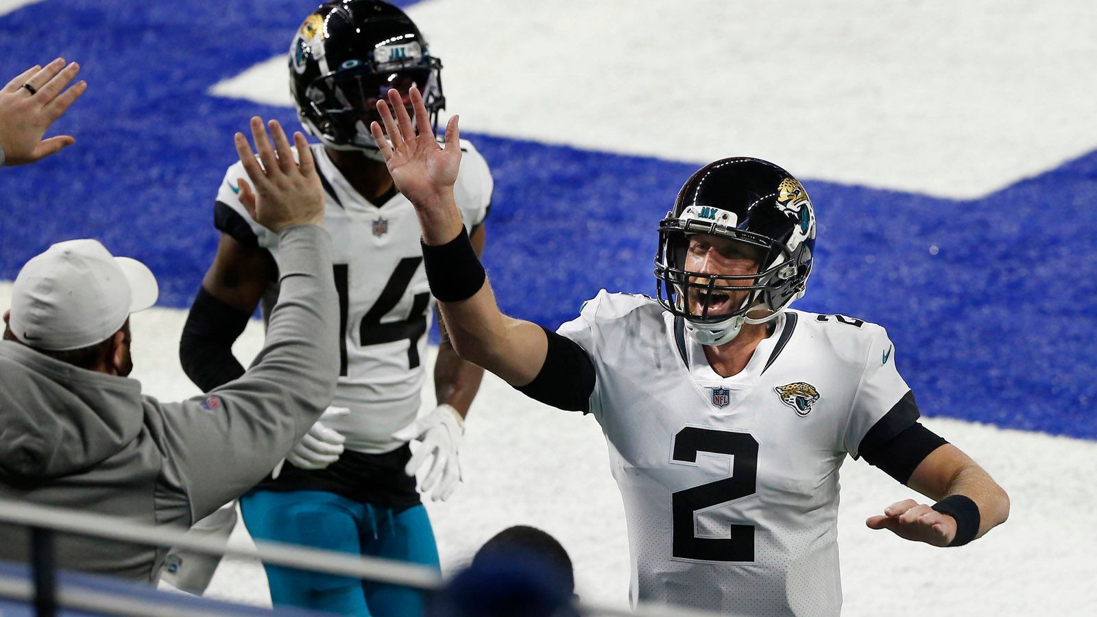 
                <strong>Jacksonville Jaguars</strong><br>
                Mike Glennon (r.) hat wohl keine Zukunft mehr als Starter bei den Jaguars, auch Gardner Minshew wird die Rolle nicht zugetraut. Als Besitzer des ersten Draft-Picks werden sich die Jags wohl Ausnahmetalent Trevor Lawrence sichern, wenn sie sich für einen Signal Caller entscheiden sollten. Alles andere wäre eine Überraschung.
              