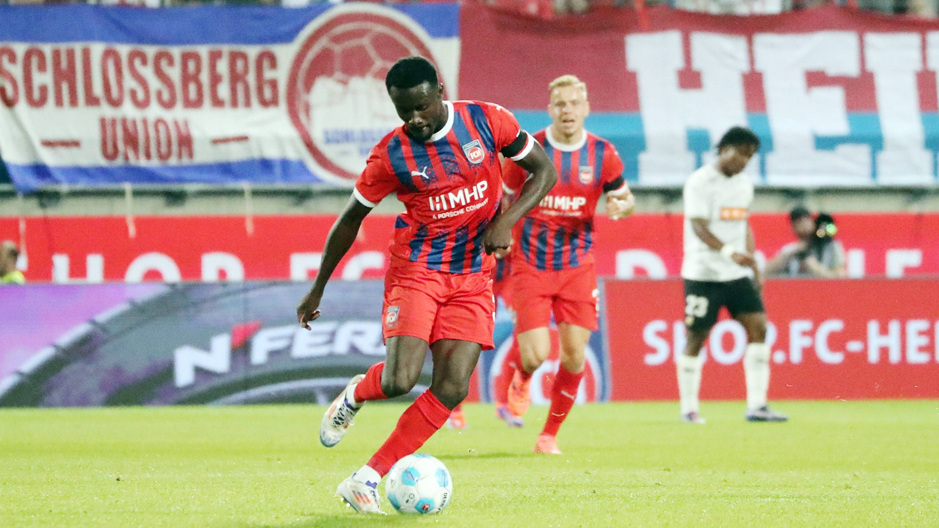 <strong>1. Platz: Sirlord Conteh - 36,67 km/h</strong><br>- Saison: 2024/25<br>- Klub: 1. FC Heidenheim<br>- Position: Rechtsaußen / Offensives Mittelfeld