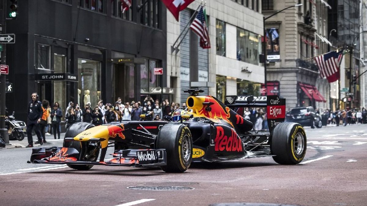 Sergio Perez absolvierte vor dem Miami-GP eine Demofahrt durch New York