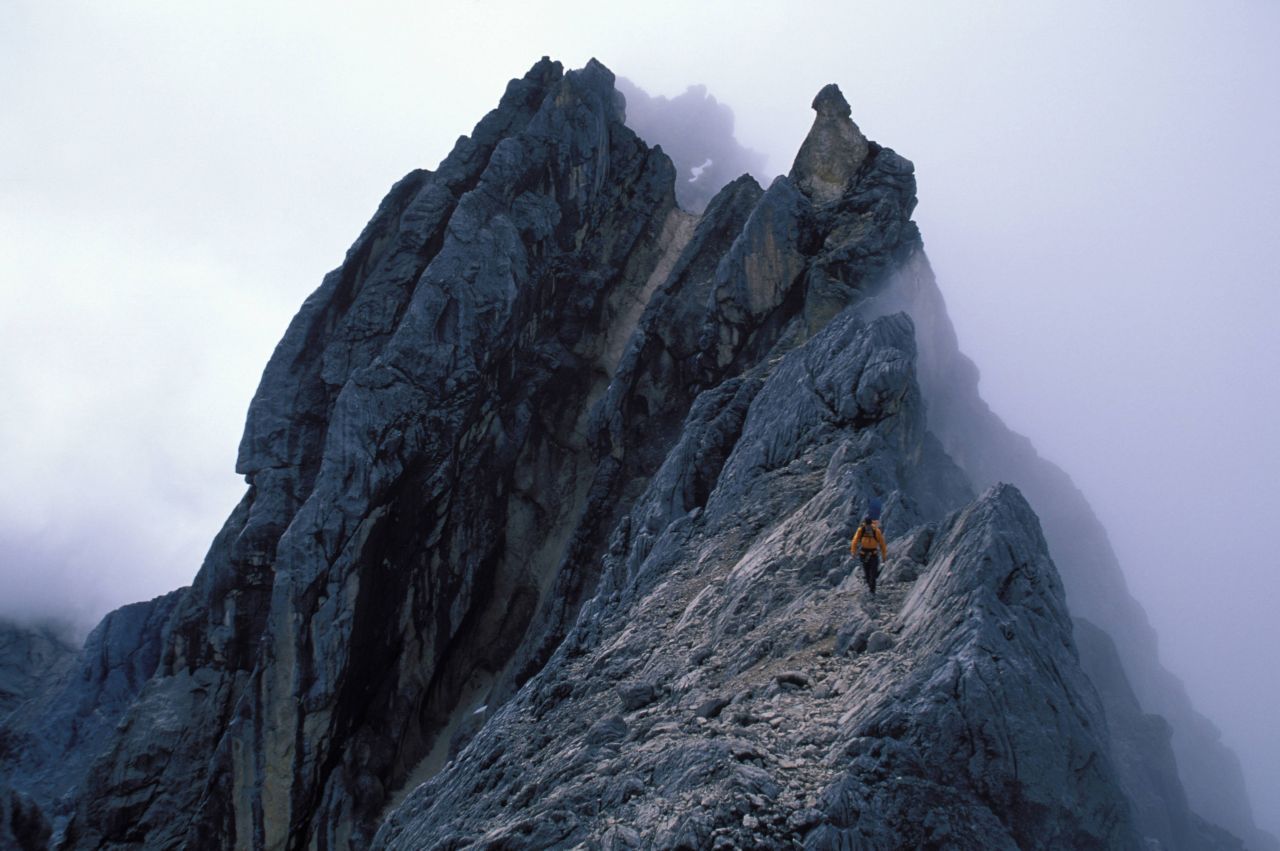 Ob der 4.883 Meter hohe Puncak Jaya zu den Seven Summits zählt, ist umstritten. Auf jeden Fall ist der höchste Berg in Ozeanien einer der technisch am schwierigsten zu besteigenden Berge.
