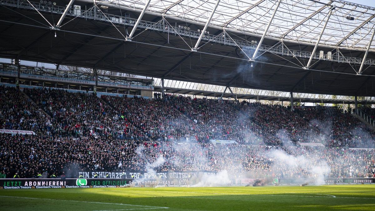 Das Niederschsenderby musste unterbrochen werden