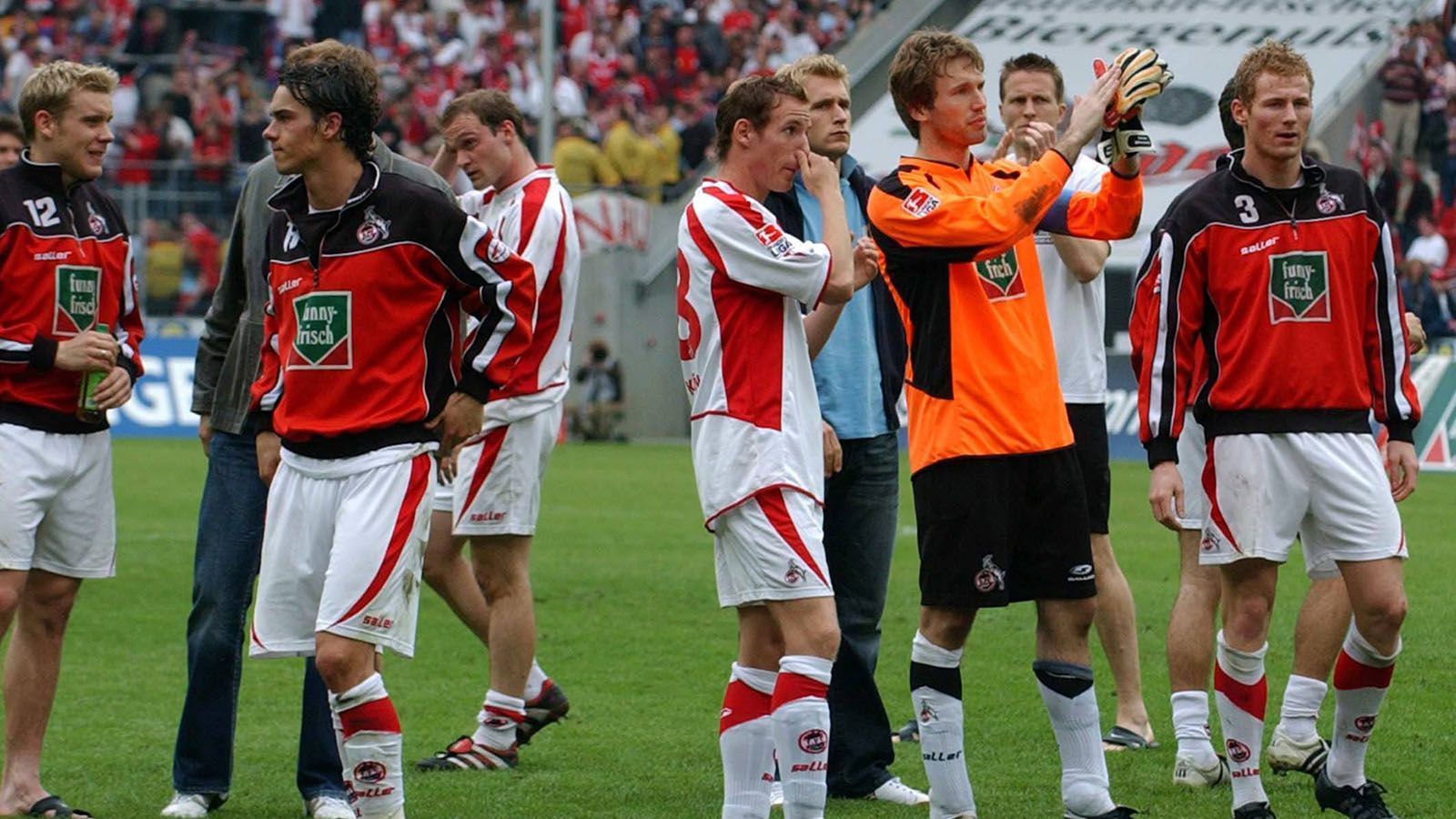 
                <strong>3. Abstieg: 2004</strong><br>
                Als Bundesliga-Aufsteiger gab Köln aber ein desolates Bild ab, gerade einmal 23 Zähler wurden eingefahren. Friedhelm Funkel wurde nach dem 10. Spieltag entlassen, aber auch Jos Luhukay und Marcel Koller konnten den direkten Wiederabstieg nicht verhindern. 
              