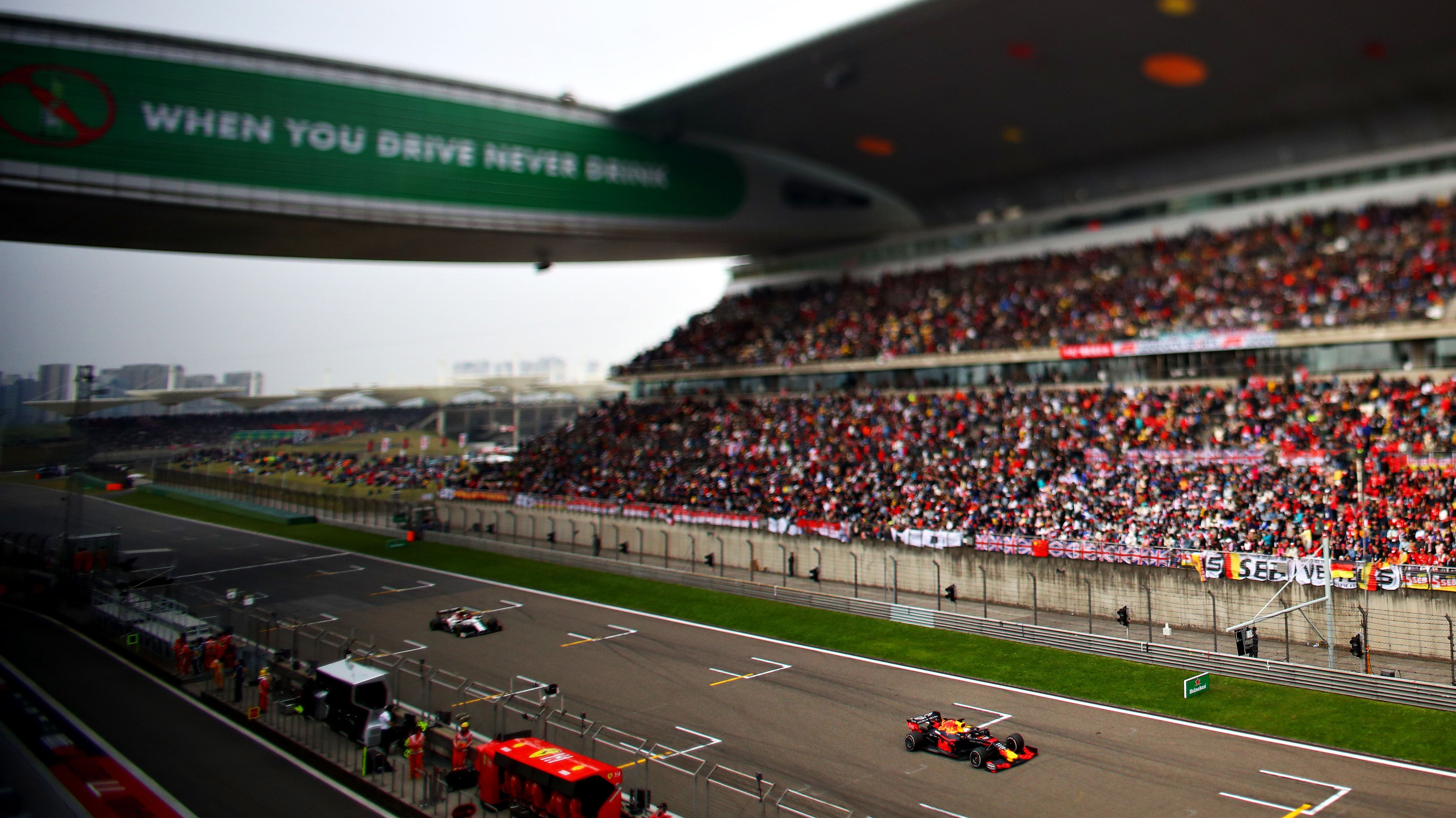 <strong>China-GP feiert Comeback</strong><br>Nach fünfjähriger Abstinenz wird 2024 wieder ein Grand Prix in China stattfinden. Termin ist der 19. bis 21. April kommenden Jahres. Auch ein Sprintrennen wird dann in Shanghai auf dem Programm stehen.