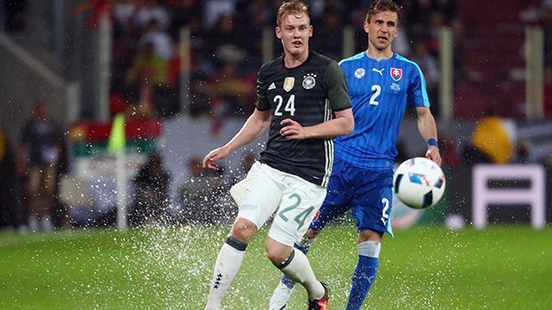 
                <strong>Julian Brandt</strong><br>
                Julian Brandt: Nach der Halbzeit für Mario Gomez auf dem Feld. Bereitete je eine Chance von Götze und Schürrle vor und deutete sein großes Potential an. ran-Note: 2-.
              