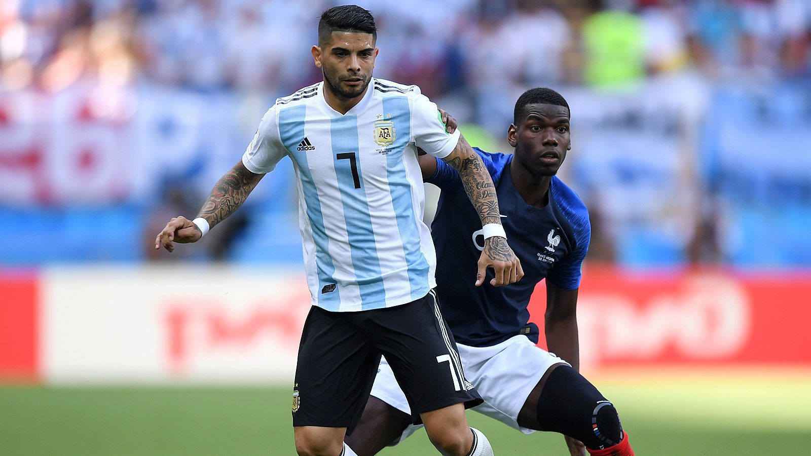 
                <strong>Ever Banega</strong><br>
                Schuld am ersten Gegentor. Nach seinem Ballverlust am französischen Strafraum schnappt sich Mbappe das Leder und sprintet bis in den argentinischen Sechzehner, wo er von Rojo elfmeterreif zu Fall gebracht wird. Auch in der Folge mit zahlreichen Ballverlusten. Leitet jedoch per Freistoß das 2:1 durch Mercado ein. ran-Note: 4
              