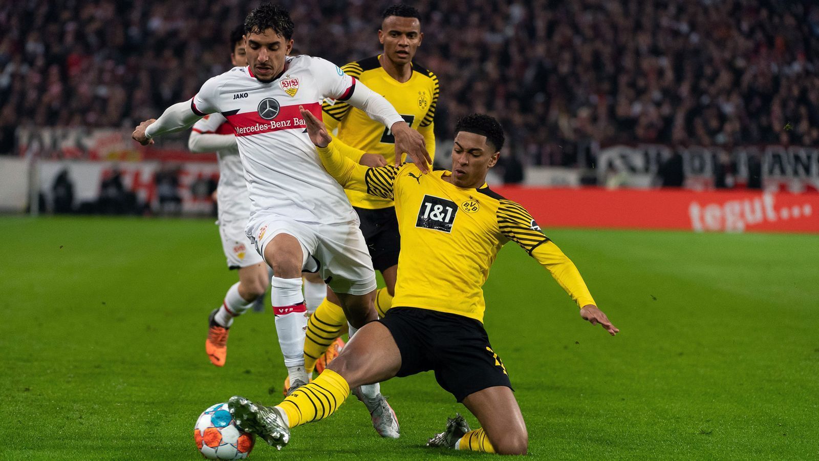 
                <strong>Jude Bellingham</strong><br>
                Der Engländer schaltet vor dem Führungstreffer schnell und schickt Haaland auf die Reise, der das 1:0 vorbereitet. Hat dann Glück, dass ein Fehlpass nicht zum Ausgleich führt. Bleibt unauffällig und holt sich in der 82. Minute die Gelbe Karte ab. ran-Note: 3
              