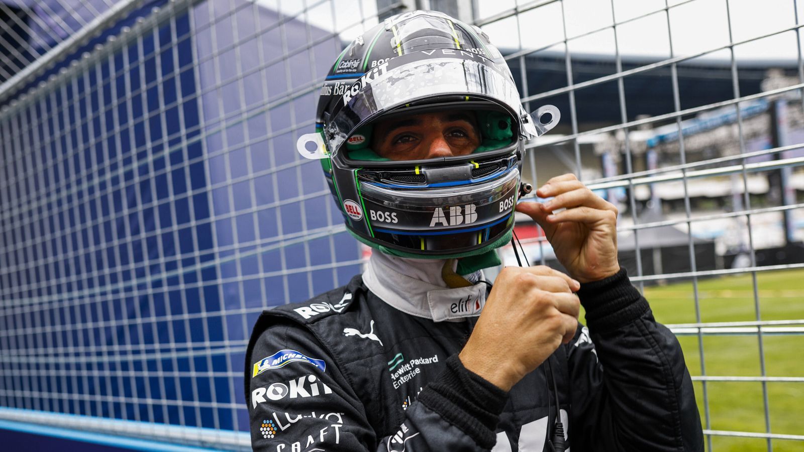 
                <strong>Gewinner: Lucas di Grassi</strong><br>
                Der "alte Mann" kann es immer noch: Lucas di Grassi erzielte am Samstag sein 39. Formel-E-Podium (Rekord) und wurde damit zum ersten Fahrer, der mehr als 1.000 Punkte in der Elektroserie erzielt hat. Der 38-jährige Brasilianer gehört zum Inventar der Rennserie, außerdem sorgte er mit klaren Statements und seinem Kampf für mehr Nachhaltigkeit dafür, dass die Formel E ihre Ziele nicht aus den Augen verliert. Di Grassi absolvierte am Sonntag sein 100. Rennen und kann immer noch Highlights setzen - immerhin wurde er mit 126 Punkten Gesamtfünfter. 2023 macht er weiter - bei Mahindra. Der Rennstall erhält also einen Routinier, der es immer noch drauf hat.
              