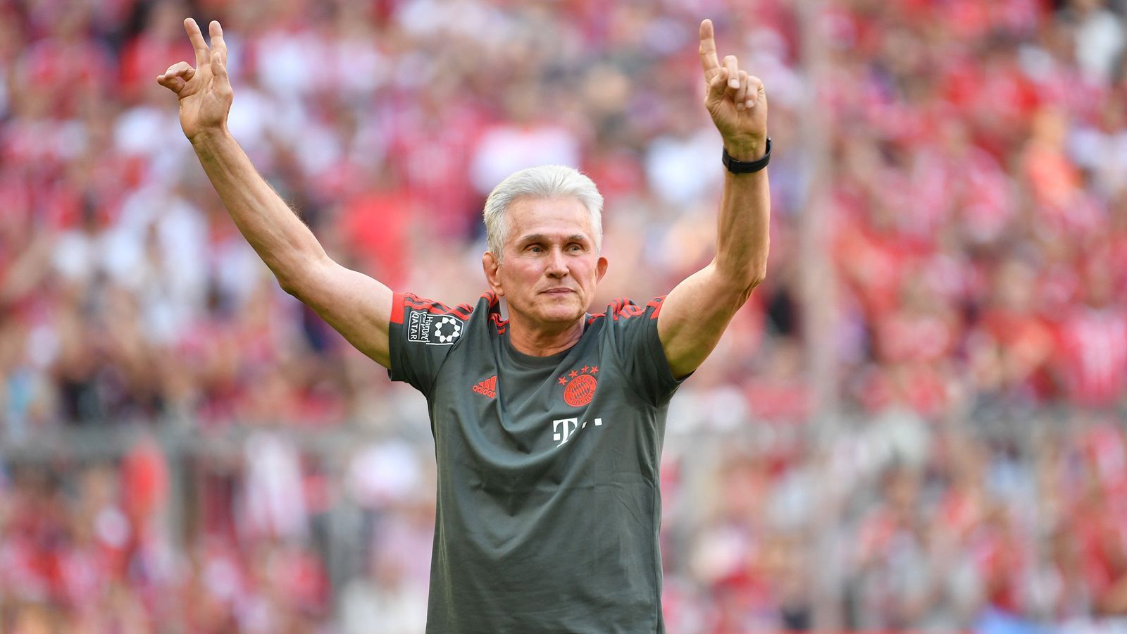 <strong>Platz 2: Jupp Heynckes (668 Bundesliga-Spiele)</strong><br>
                Der ehemalige Stürmer Jupp Heynckes konnte als Trainer insgesamt viermal die deutsche Meisterschaft, einmal den DFB-Pokal und den UEFA-Cup und zweimal die Champions League gewinnen. Seinen größten Triumph erlebte er bei seiner dritten von vier Amtszeiten beim FC Bayern, als er mit dem Rekordmeister 2013 als erster deutscher Klub das "Triple" gewann.