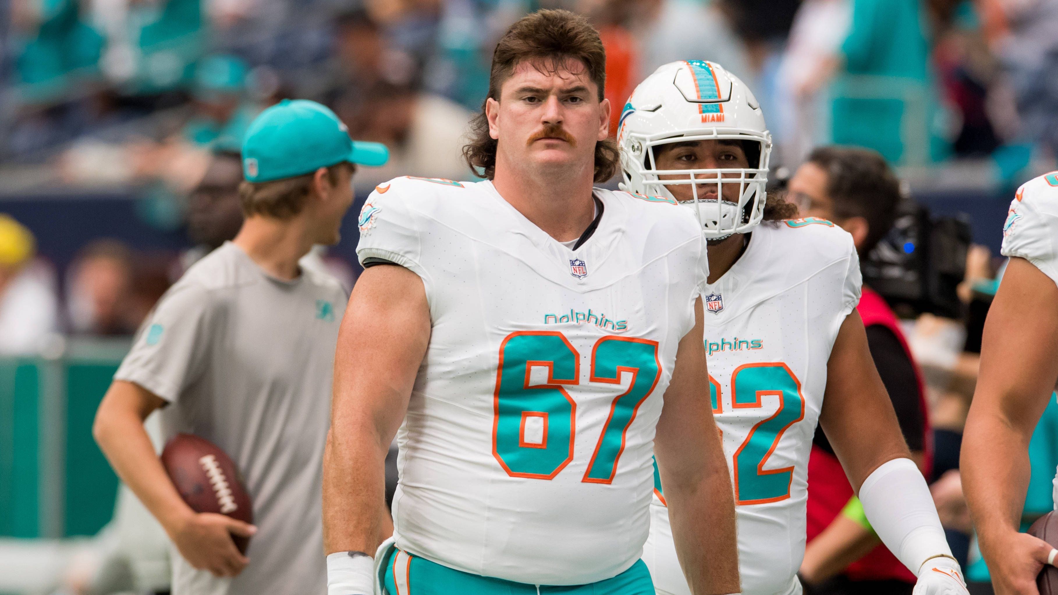 <strong>Dan Feeney (Chicago Bears)</strong><br>Erst im März unterschrieb Feeney einen Vertrag bei den Miami Dolphins, nun wechselt der Offensive Lineman für einen Sechstrundenpick (2024) zu den Chicago Bears. Der 29 Jahre alte Guard startete in 64 Spielen in seiner Karriere und soll in Chicago vor allem die dringend benötigte Kadertiefe erhöhen. Feeney wurde 2017 von den Los Angeles Chargers in der dritten Runde gedraftet.