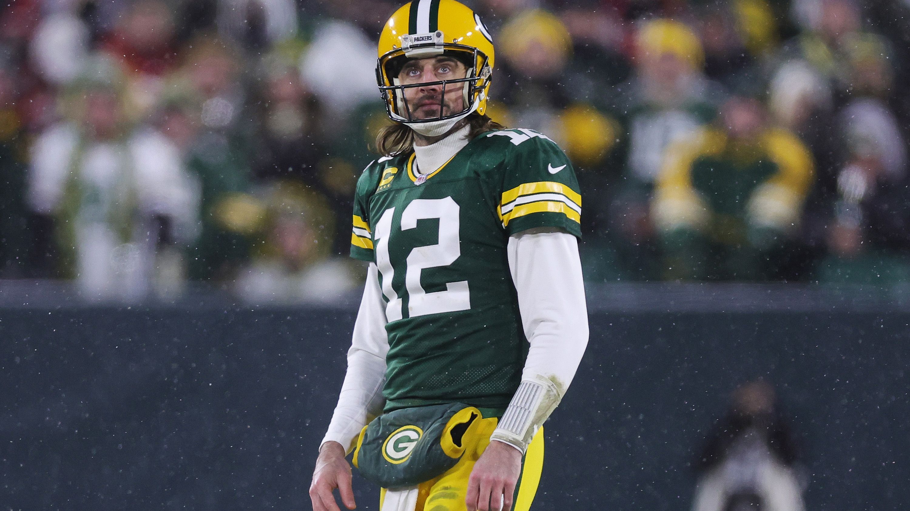 
                <strong>Die Packers traden sich für den Top-Receiver nach oben</strong><br>
                Nach dem Abgang von Davante Adams (Raiders) und Marquez Valdes-Scantling (Chiefs) brauchen die Green Bay Packers dringend neue Anspielstationen für Aaron Rodgers. Mit der Verpflichtung von Sammy Watkins wurde ein erster Grundstein gelegt, doch wird das keinesfalls ausreichen. In Garrett Wilson, Drake London, Jameson Williams oder Chris Olave sind einige gute Receiver auf der Liste. Mit ihren Picks 22 und 28 könnten die Packers ein Paket schnüren, um einen der genannten Spieler zu ergattern. Es ist nämlich gut möglich, dass die absoluten Top-Leute bis Position 22 bereits vom Board sind.
              