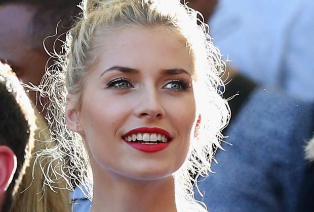 
                <strong>Lena beim Finalspiel</strong><br>
                Während der 120 Minuten muss Lena Gercke von der Tribüne auch mitzittern. Noch dazu fällt ihr Sami wegen einer Verletzung aus.
              