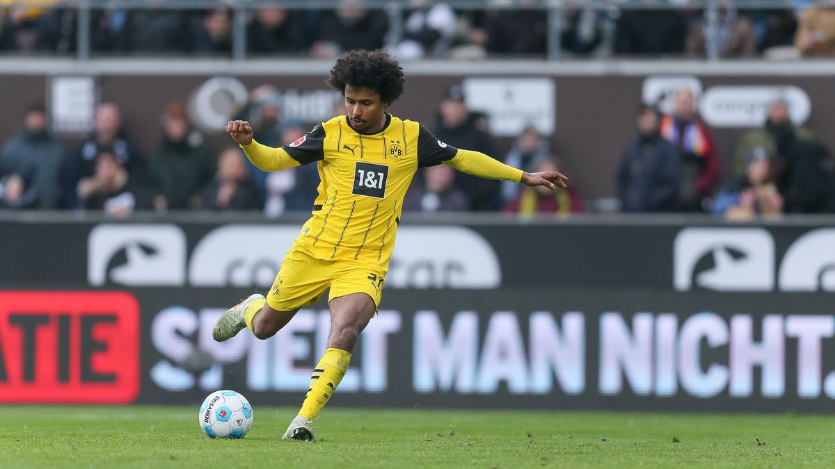 FC St. Pauli 1910 v Borussia Dortmund - Bundesliga