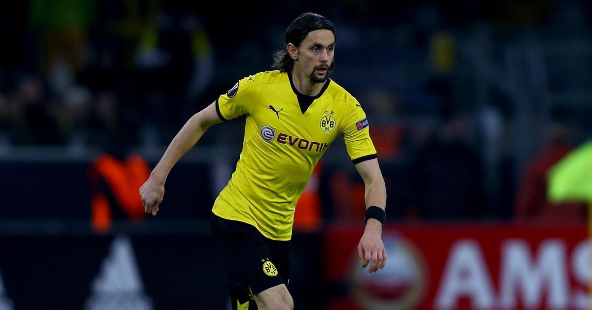 
                <strong>Neven Subotic (1.FC Köln)</strong><br>
                Neven Subotic wechselt auf Leihbasis zum 1.FC Köln. Den Abwehrspieler, der unter Thomas Tuchel keine Spielzeit mehr erhielt, zieht es bis zum Sommer an den Rhein. Bei Borussia Dortmund steht er weiterhin bis 2018 unter Vertrag. "Auch über seinen vorläufigen Abschied hinaus behalten wir ihn als einen Freund für alle Zeiten. Dortmund ist und bleibt Nevens Heimat, hier ist er jederzeit herzlich willkommen", erklärte Geschäftsführer Hans-Joachim Watzke. Als Stammspieler war der 28-Jährige für die Meisterschaftserfolge 2011 und 2012 mit verantwortlich und feierte ebenfalls den DFB-Pokal-Triumph in 2012 und den Einzug ins Champions-League-Finale 2013.
              