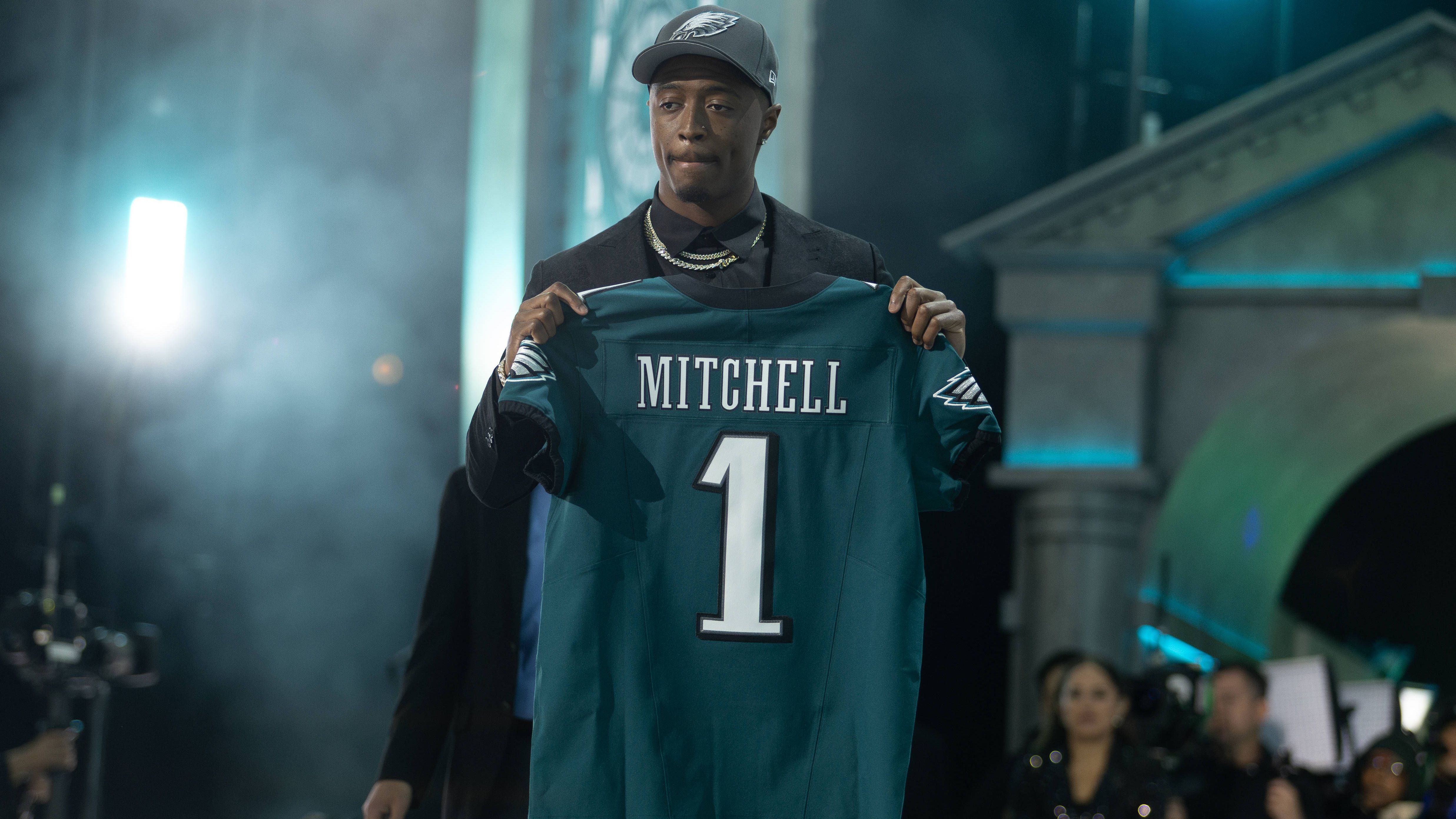 <strong>Quinyon Mitchell (Philadelphia Eagles)</strong><br>Position: Cornerback<br>Award: Defensive Rookie of the Year<br>Quote: +320