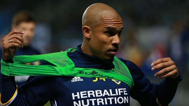 
                <strong>Nigel de Jong</strong><br>
                Er hat wieder zugetreten! Nigel de Jong ist am Wochenende im Dress seines neuen Arbeitgebers Los Angeles Galaxy einmal mehr negativ aufgefallen. In Europa ist der Holländer bekannt für böse Fouls, die vor allem die Gesundheit seiner Gegenspieler gefährden. ran.de zeigt seine neueste Attacke und listet einige seiner früheren Fehltritte auf - bei denen er nicht einmal vom Platz gestellt wird.
              