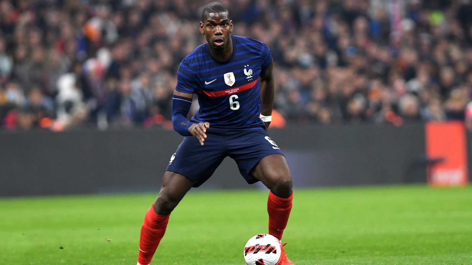 
                <strong>Mittelfeld: Paul Pogba (Frankreich)</strong><br>
                Auch Kantes kongenialer Partner wurde nach einer Meniskus-Operation nicht rechtzeitig fit. Die "Equipe Tricolore" muss sich im zentralen Mittelfeld komplett neu aufstellen.
              