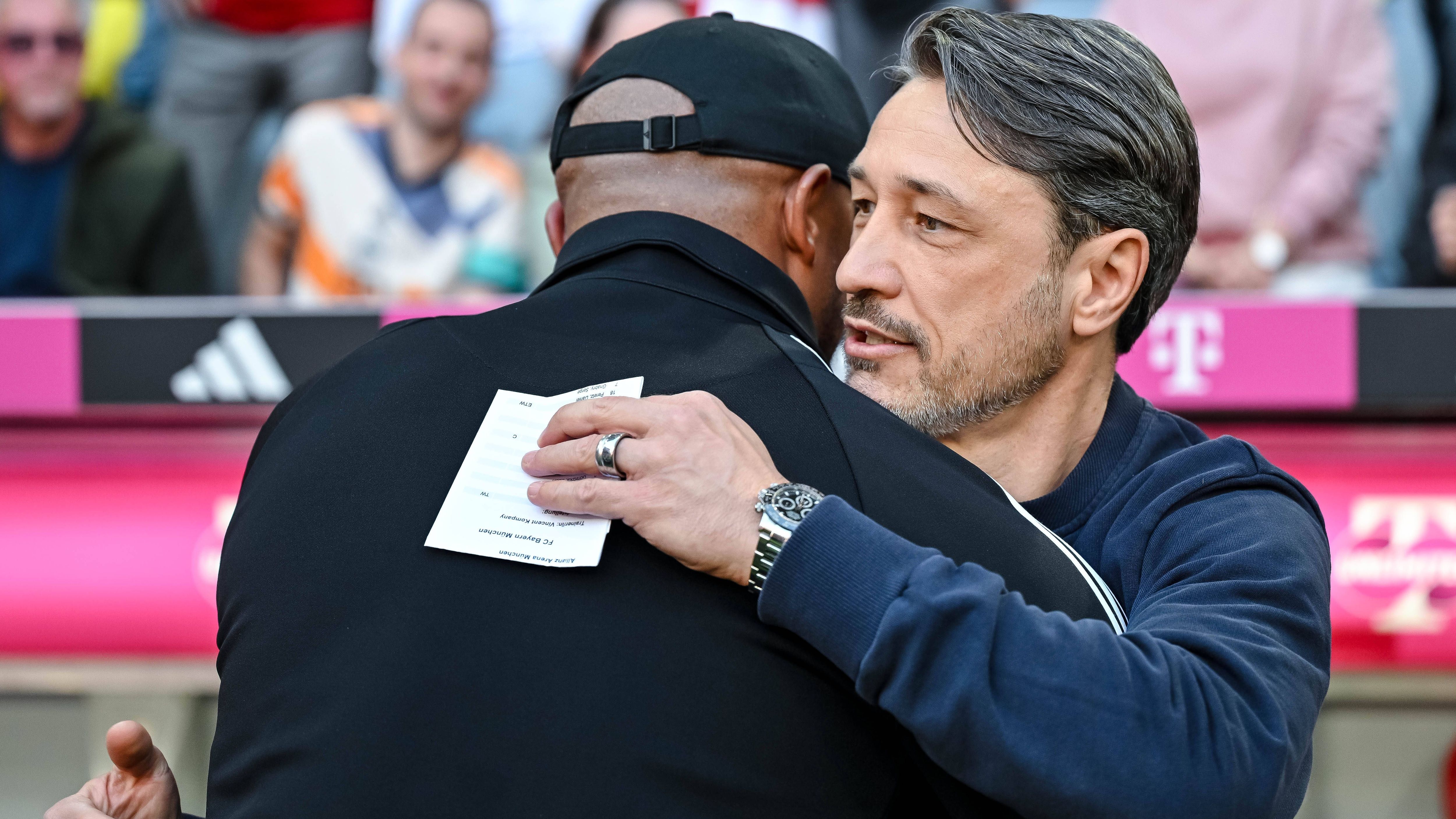 <strong>Das verdienen die Trainer der Bundesligisten</strong><br>Eigentlich sind die Gehälter der Bundesliga-Trainer nicht bekannt, die "Bild" hat nun aber enthüllt, was die Übungsleiter der Klubs der höchsten deutschen Spielklasse angeblich jährlich verdienen. <strong>ran</strong>&nbsp;zeigt euch die Gehälter der 18 Cheftrainer der Bundesliga.