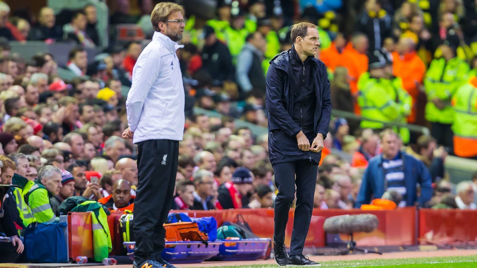 
                <strong>FC Liverpool vs. FC Chelsea</strong><br>
                Der FC Liverpool und Jürgen Klopp stecken in der Krise, Tuchel ist mit seinem FC Chelsea obenauf. Erst vor knapp zwei Wochen duellierten sich die Mannschaften in der Premier League, die Londoner gingen als Sieger hervor (1:0). Im Champions-League-Viertelfinale könnte es zum 16. und 17. Vergleich der Übungsleiter kommen, die beide eine Vergangenheit als Mainz- und BVB-Trainer aufweisen. Bisherige Bilanz: neun Siege für Klopp, drei Unentschieden, drei Erfolge für Tuchel.
              