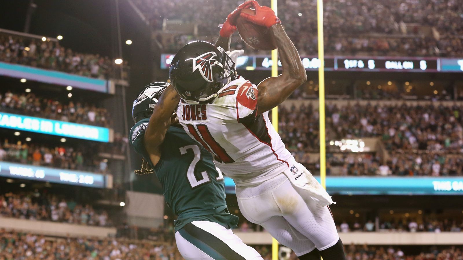 
                <strong>Philadelphia Eagles</strong><br>
                Seit Jahren schon ist das Receiving Corps der Philadelphia Eagles eher unterdurchschnittlich besetzt. Mit DeVonta Smith wurde im vergangenen Draft ein erster Schritt getan, jedoch wäre auch ein 33-jähriger Julio Jones ein Upgrade für die Franchise aus Pennsylvania.
              