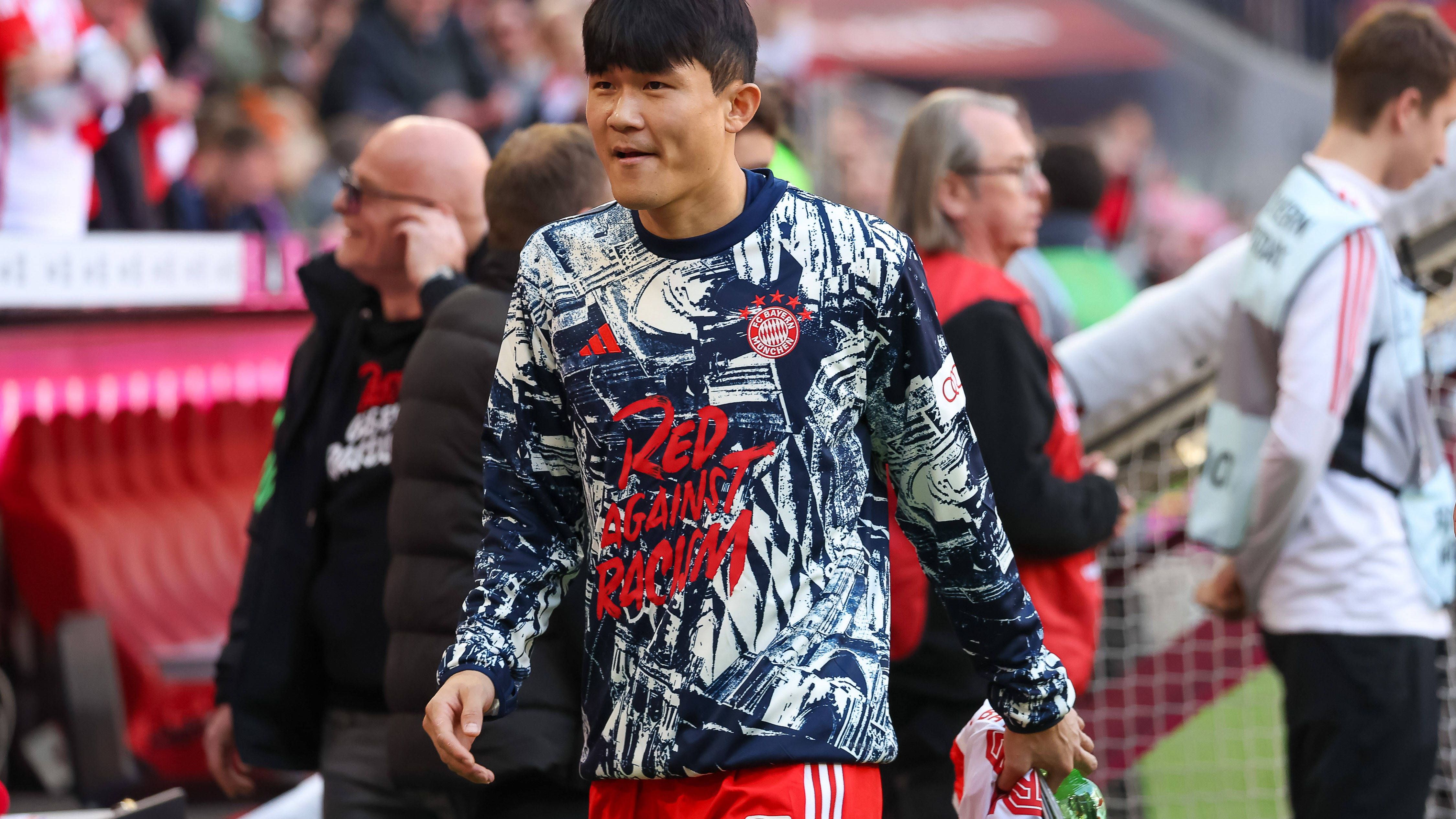 <strong>Wenn es wichtig wird, spielt Kim nicht mehr<br></strong>Min-Jae Kim war einer der wichtigsten Bayern-Transfers des Sommers. Doch zumindest unter Thomas Tuchel scheint der Koreaner, der für 50 Millionen Euro kam, keine Rolle mehr zu spielen. Beim 5:2 gegen Darmstadt saß Kim erstmals in dieser Bundesliga-Saison über die komplette Spielzeit auf der Bank.