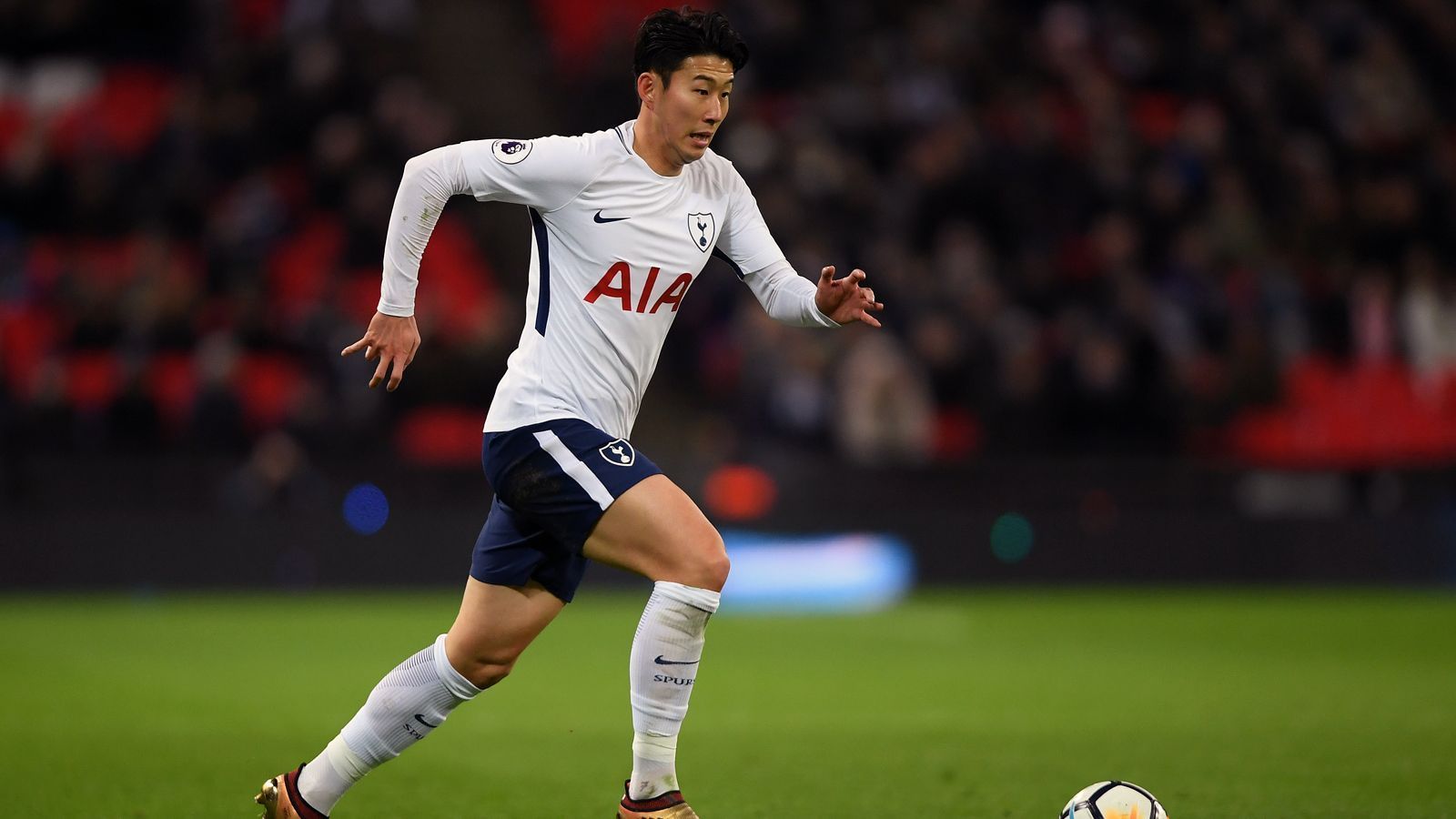 
                <strong>Mittelfeld - Heung-Min Son (Tottenham Hotspur)</strong><br>
                Ablöse: 25 Millionen EuroVerpflichtet von: Bayer Leverkusen
              