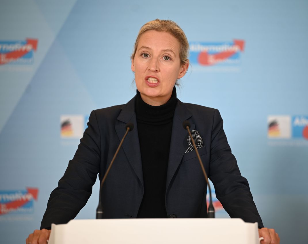 Alice Weidel, AfD-Bundesvorsitzende und Fraktionsvorsitzende der AfD, gibt ein Pressestatement zu Beginn der Sitzung der Bundestagsfraktion.