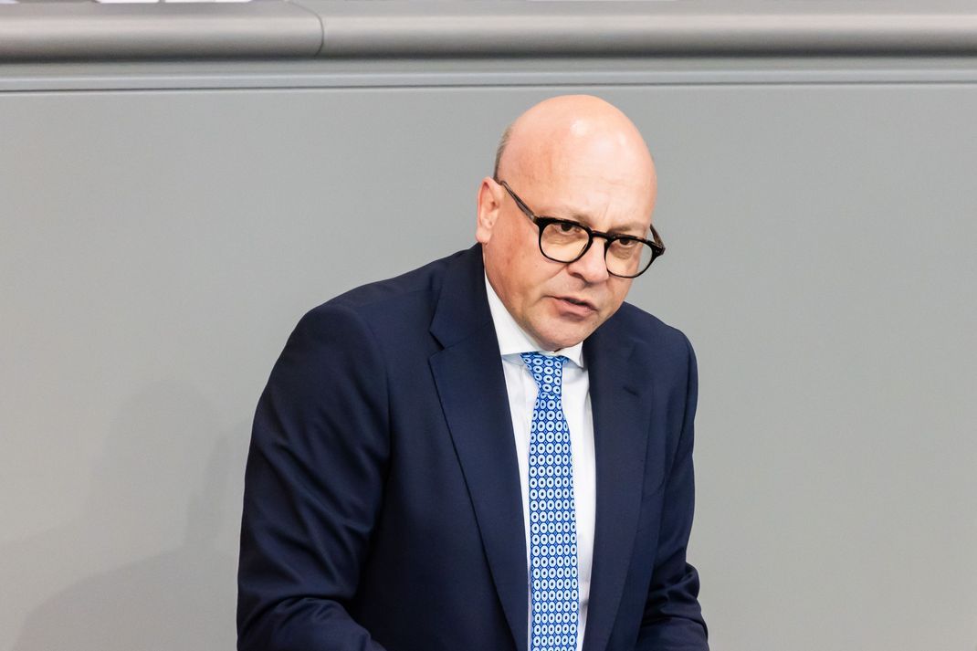 CDU-Innenpolitiker Alexander Throm und andere Unionspolitiker fordern Härte in der Migrationspolitik.