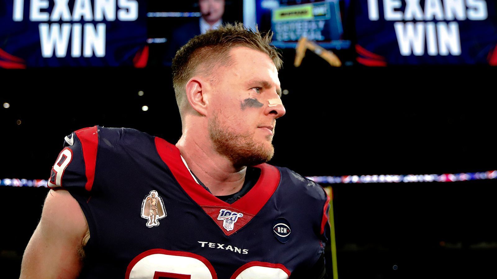 
                <strong>Houston Texans</strong><br>
                Ob J.J. Watt, Deshaun Watson oder Head Coach Bill O'Brien: Sie alle bezogen jüngst stark Stellung gegen soziale Ungerechtigkeit. O'Brien selbst plant in der kommenden Saison aufs Knie zu gehen, vielleicht dann sogar zusammen mit Colin Kaepernick. Der würde gut in das System der Texans passen, da er ein ähnlich athletischer Quarterback wie Watson ist. Watson selbst kämpfte in seiner jungen NFL-Karriere bereits mehrfach mit Verletzungen, Kaepernick wäre im Notfall eine gute Übergangslösung. 
              