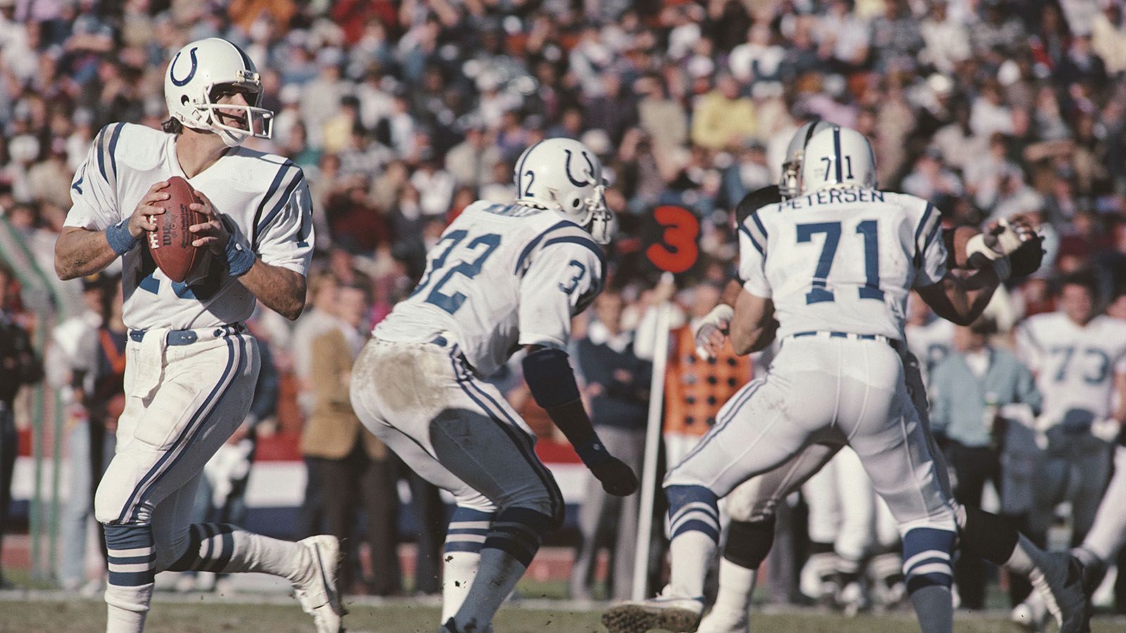 <strong>Art Schlichter (Quarterback, Baltimore Colts): Lebenslang</strong><br>
                Häufte 1982 Spielschulden in Höhe von 700.000 US-Dollar an. Aus Angst vor den Buchmachern meldete sich Schlichter bei der NFL, die ihn zunächst bis 1984 und dann lebenslang vom NFL-Spielbetrieb sperrte. Nach einem Offenbarungseid wurde Schlichter im Jahr 2011 wegen Betrugs zu zehn Jahren Gefängnis verurteilt.
