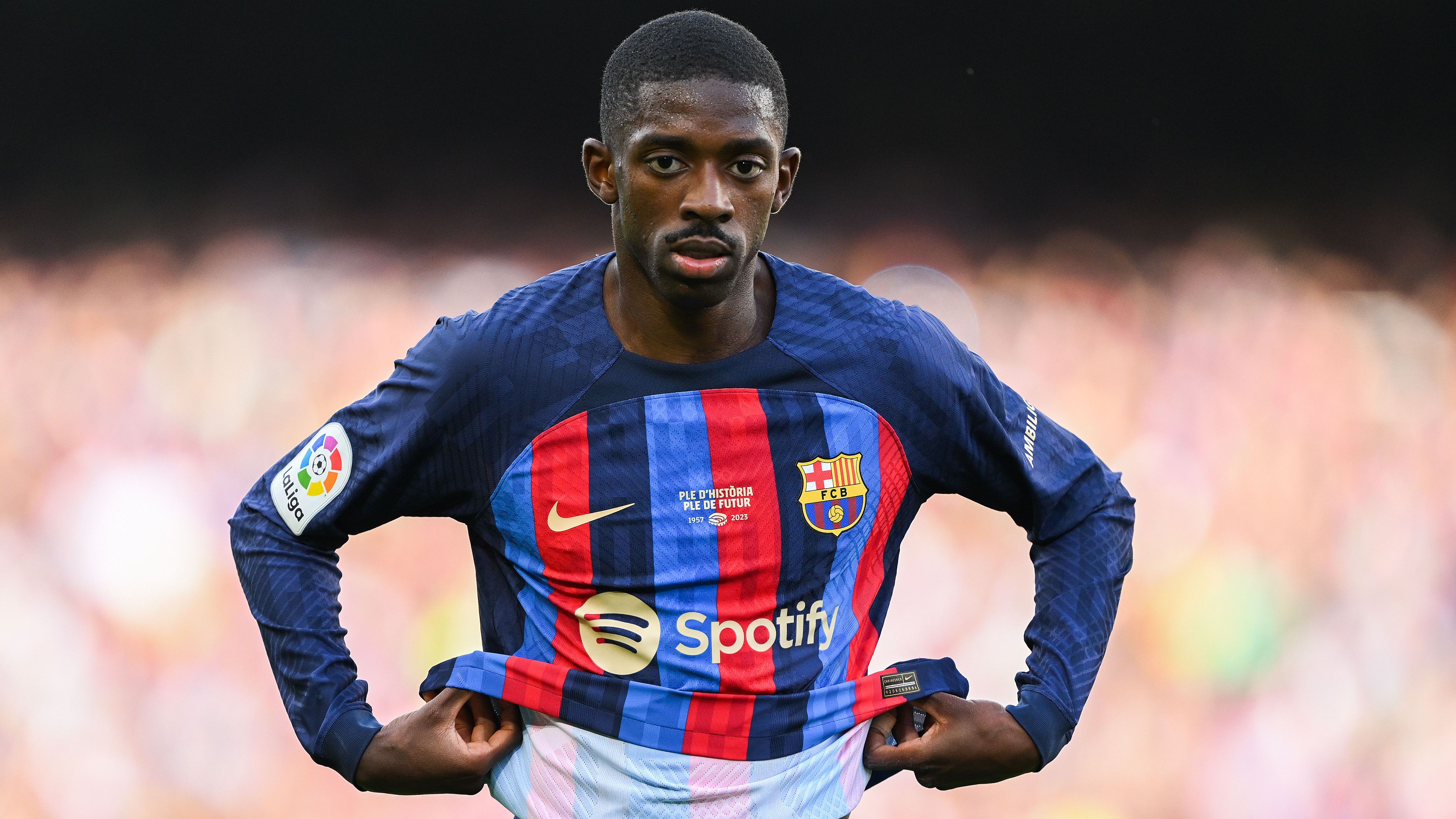 <strong>Ousmane Dembele (FC Barcelona)</strong><br>Laut "Sportbild" hat Dortmund die maximale Ablösesumme für den Verkauf von Ousmane Dembele vom FC Barcelona erhalten. Dem Bericht nach gingen 148 Millionen Euro für den Flügelflitzer mittlerweile beim BVB ein. Neben dem Sockelbetrag von 105 Millionen Euro sind auch die maximal erreichbaren Bonuszahlungen nun überwiesen worden.