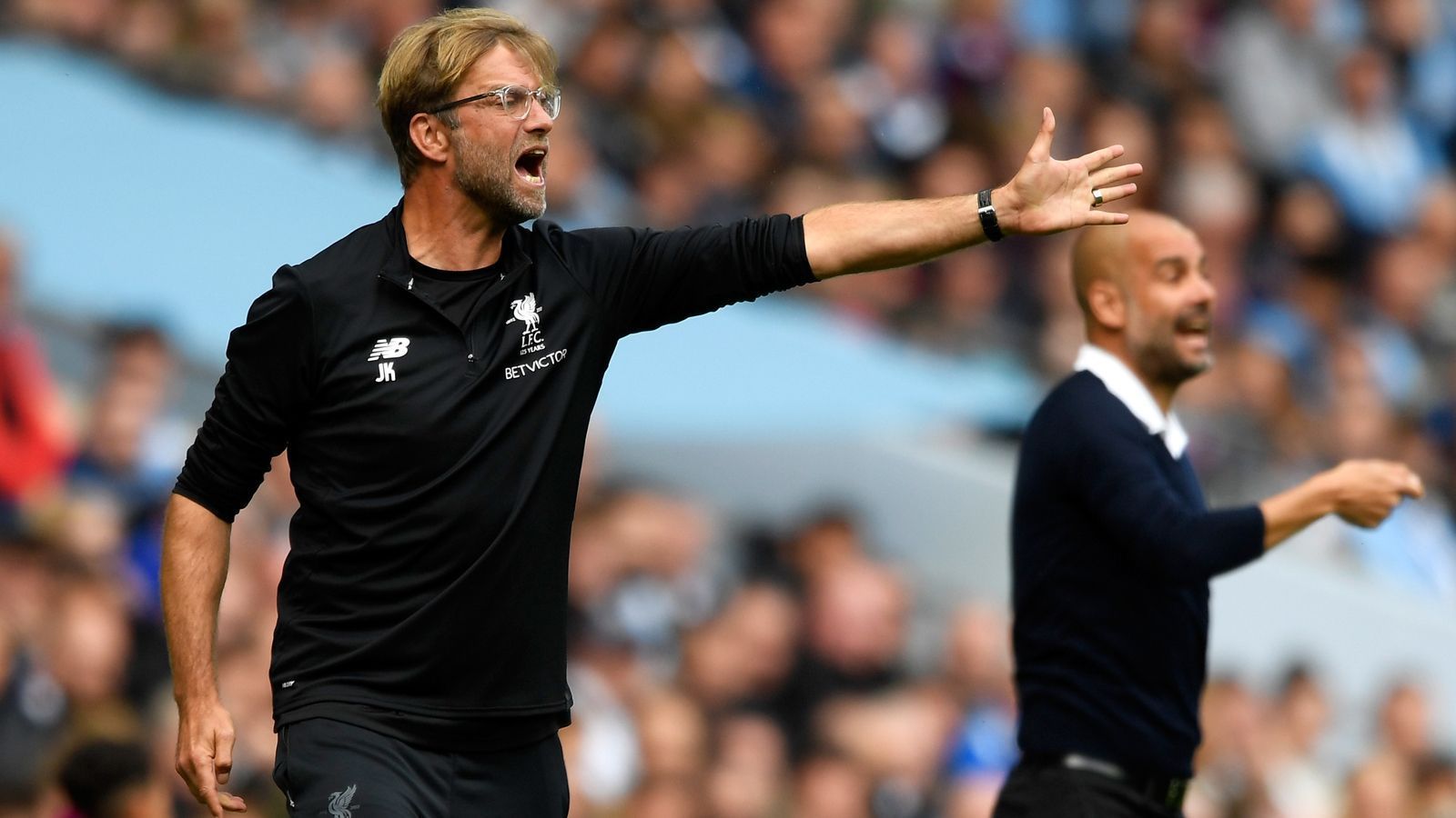 
                <strong>Klopps höchste Niederlage als Liverpool-Coach</strong><br>
                Mit zwei Siegen qualifizierte sich Klopps Team anschließend im August 2017 gegen Hoffenheim für die Champions-League-Gruppenphase und alles schien in geregelten Bahnen zu verlaufen - bis zum 9. September 2017. Damals kassierte Klopp seine bis heute höchste Pleite als Liverpool-Trainer. Zu Gast bei Manchester City, flog Sadio Mane schon nach 37 Minuten vom Platz und danach ging Liverpool mit 0:5 im Etihad Stadium unter. 
              