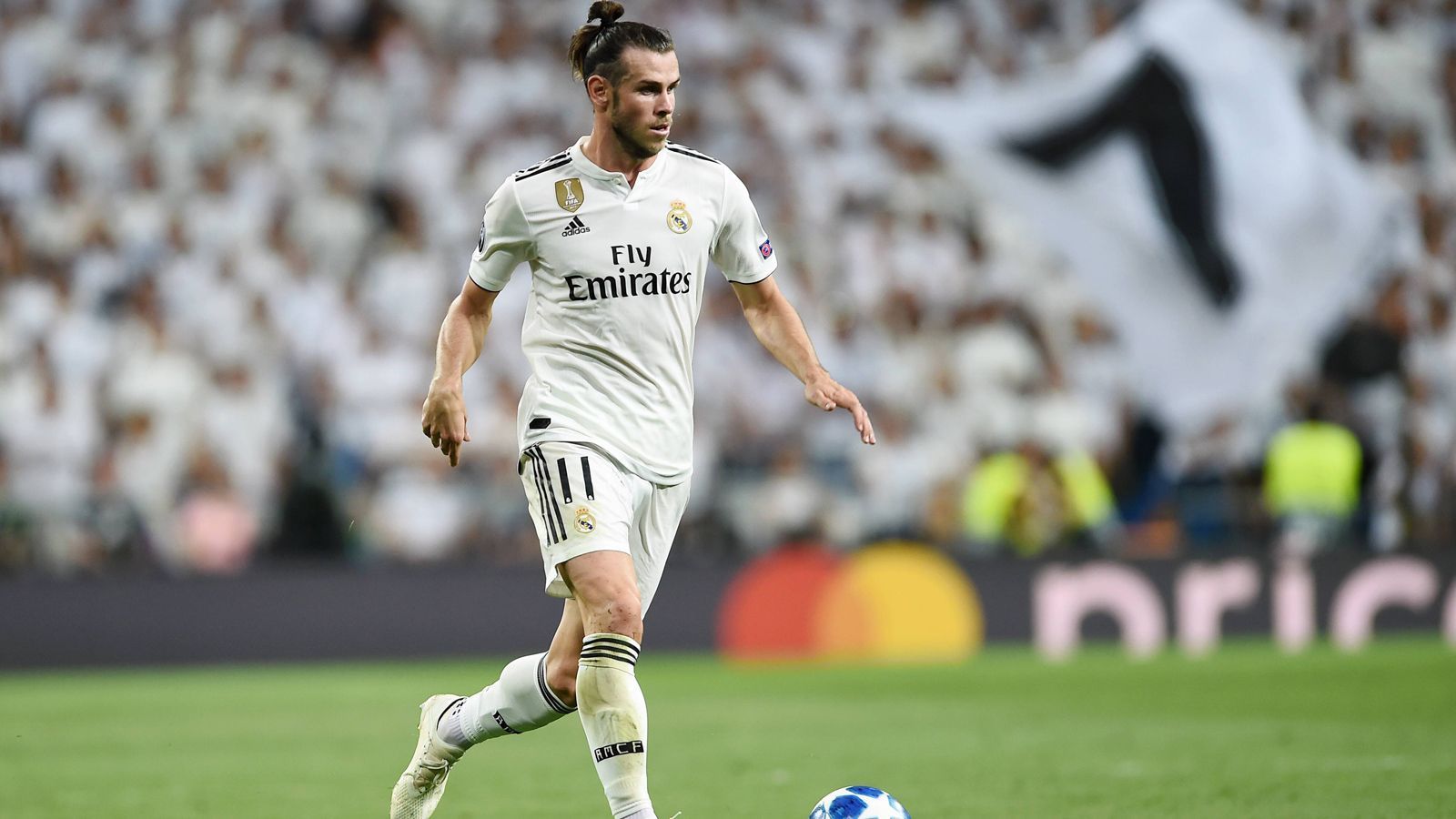 
                <strong>Gareth Bale (Wales)</strong><br>
                Geburtsdatum: 16. Juli 1989Verein: Real MadridPosition: FlügelstürmerTitel 2018: Champions-League-SiegerWM-Einsätze: - (Wales qualifizierte sich nicht für das Turnier)
              